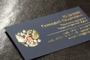 заказать Визитки с тиснением золотом