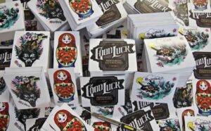 Изготовление виниловых стикеров в tprint