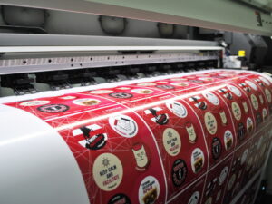 Печать стикеров на плёнке Orajet в tprint