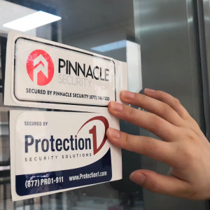 Печать двухсторонних наклеек Печать двухсторонних наклеек