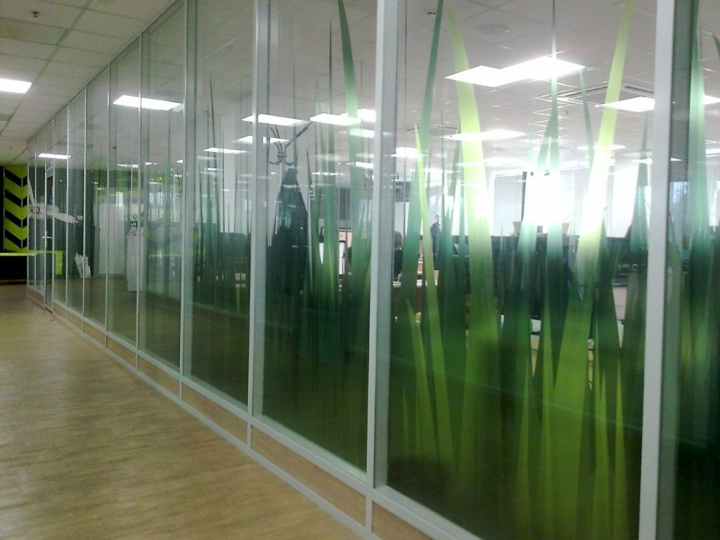 Наклейки на стекло витрины | Печать наклеек на стекло витрины на заказ ...