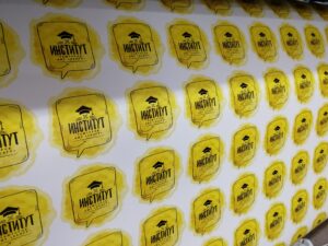 Печать матовых наклеек в типографии