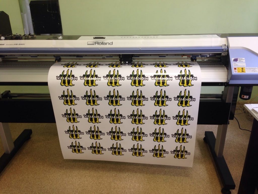 Плоттерная печать наклеек в Москве - низкие цены в типографии TPRINT