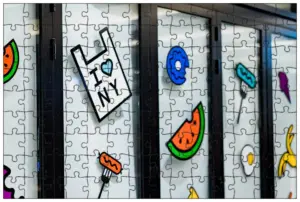 Печать рекламных наклеек на окна дешево