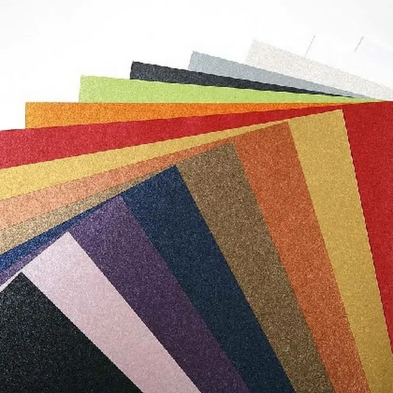 Дизайнерский картон для изготовления визиток – в чем его преимущества?