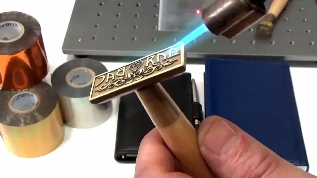 Горячее тиснение фольгой: особенности технологии недорого в tprint | фото 0