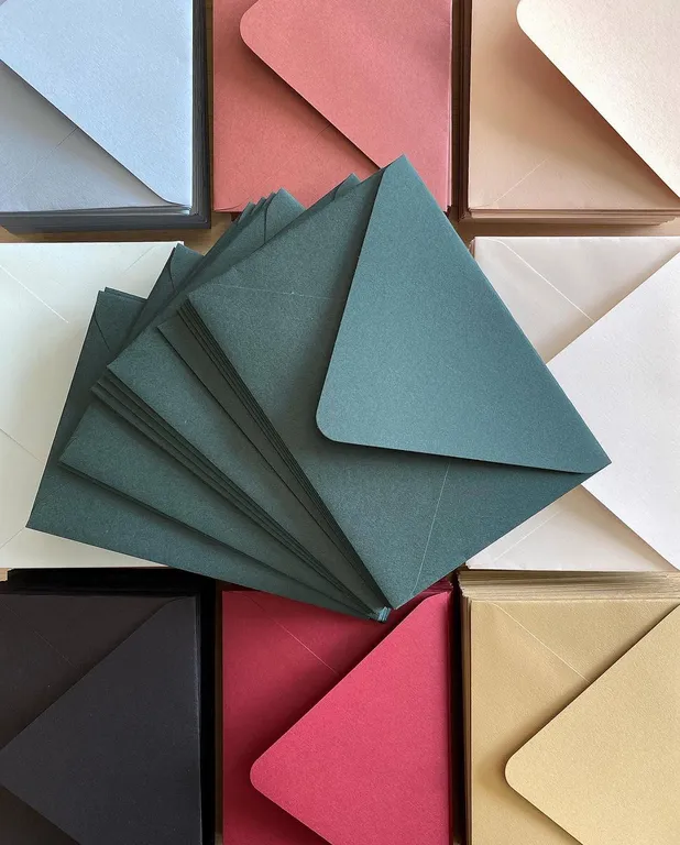 Изготовление конвертов из дизайнерской бумаги